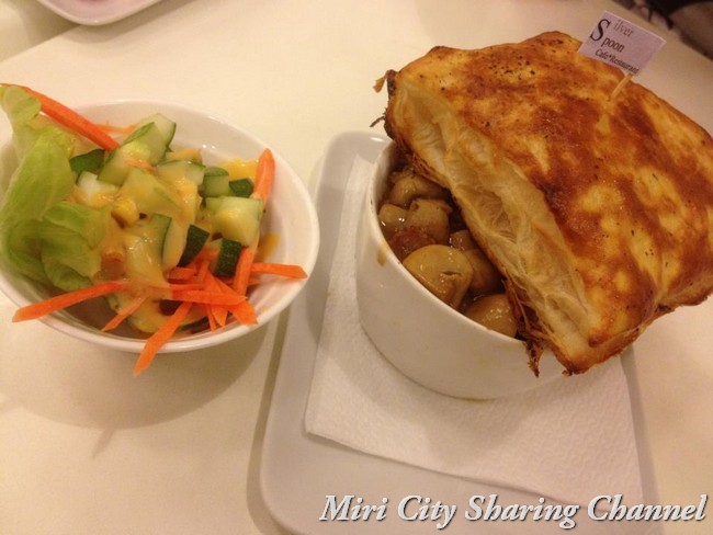 Salad Bacon and Mushroom Pot Pie