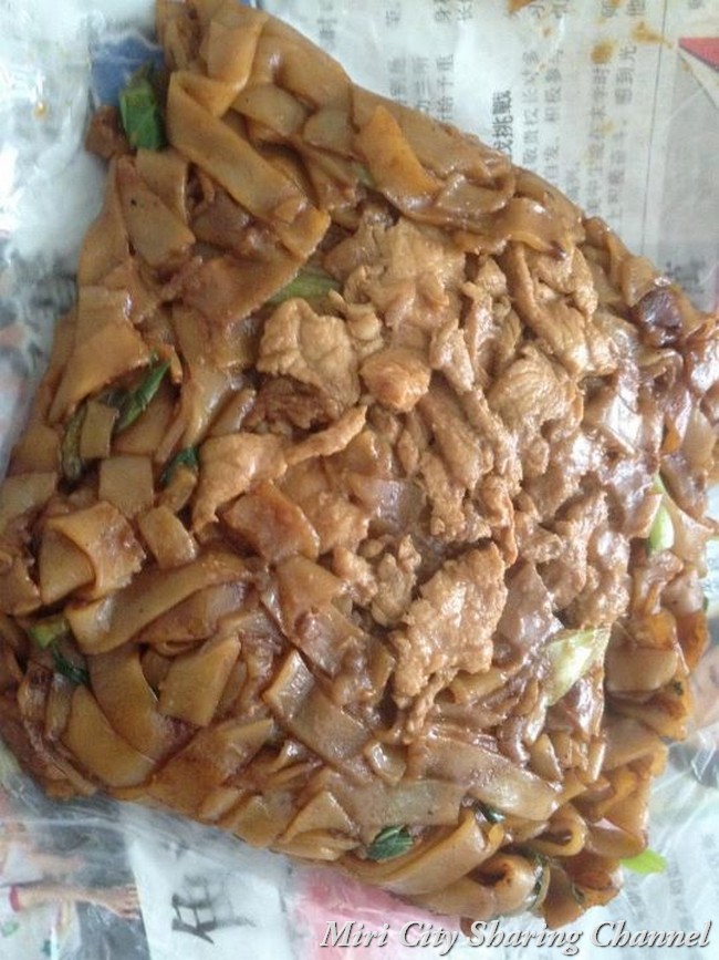 Char Kueh Tiaw (Fried Kueh Tiaw) at Open Air Market Miri