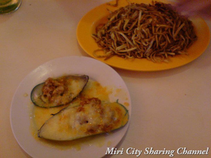 Cheese Mussels with Fried Sambal Noodles
