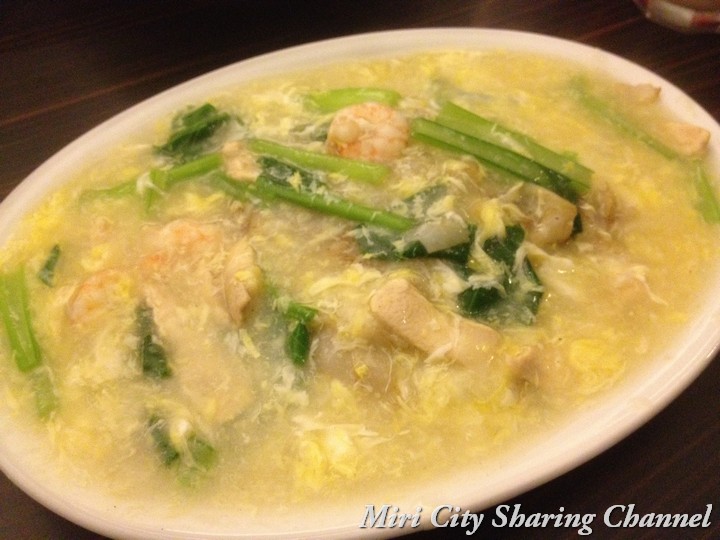 Fried Kueh Tiaw in creamy egg sauce (滑蛋河)