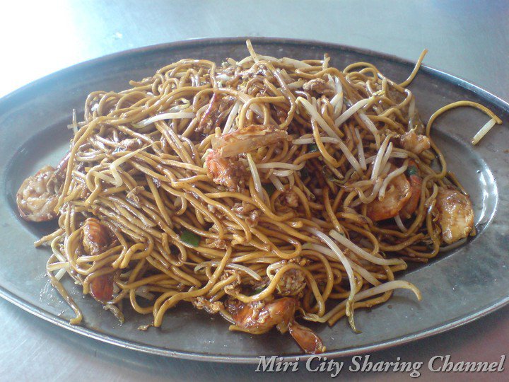 Dry fried noodle with fresh prawn