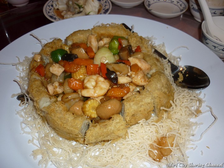 Yam Basket with Mixed Vegetables, Prawns, Chicken Cubes, Cashew Nuts