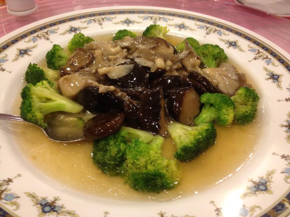 Golden Restaurant Mushroom with Broccoli
