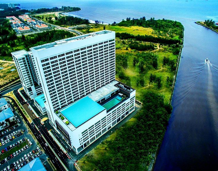 Skyview of Pullman Hotel Miri Infinity Pool